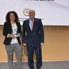 Paloma Martínez, ganadora de la mejor tesis doctoral junto a Florentino Pérez Raya, presidente del CGE.